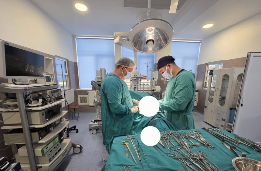 barbat cu o tumora renala de peste 15 centimetri operat cu succes la un spital din judetul bacau 69fc66aabebdd