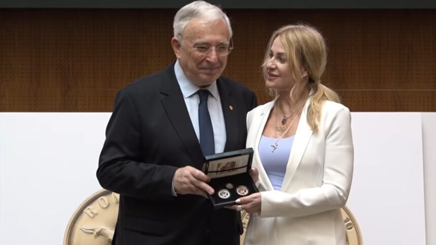 bnr a lansat monedele dedicate marcarii a 50 de ani de la primul 10 perfect din istorie obtinut de nadia comaneci la jocurile olimpice de la montreal 6a1819acd4980