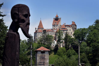 castelul bran cumparat de afaceristul american care administreaza mostenirea lui elvis presley 69fd9e87ba18c