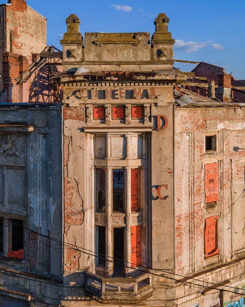 cinema marconi monument art deco din bucuresti intra in restaurare cu echipa care a refacut notre dame de paris 69fb0f48f3460