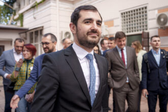claudiu nasui legea salarizarii e menita sa creasca din nou cheltuielile eu cred ca unele salarii la stat ar trebui sa scada 6a156fc68bf21