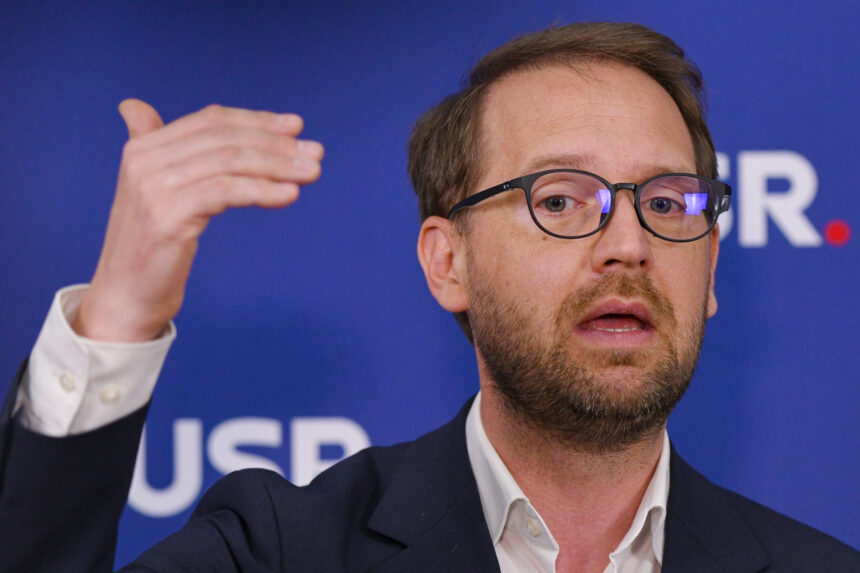 dominic fritz parlamentarii usr vor fi prezenti dar nu vor exprima un vot la motiunea de cenzura 69f8ae0e2a825