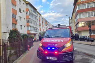 incendiu intr un apartament din piatra neamt provocat de o oala lasata nesupravegheata pe aragaz 69f6307653907