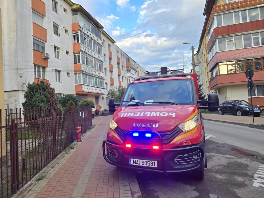 incendiu intr un apartament din piatra neamt provocat de o oala lasata nesupravegheata pe aragaz 69f6307653907