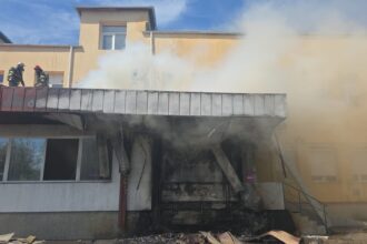 incendiu la un depozit farmaceutic din iasi 69fc7bc114da3