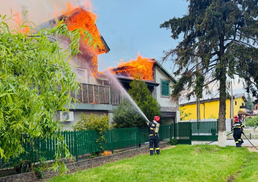 incendiu puternic la o locuinta din baneasa pompierii au intervenit cu mai multe autospeciale 6a0029f250d16