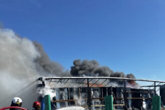 incendiu puternic pe a1 semiremorca cuprinsa de flacari in proportie de 80 6a185b4f876b7