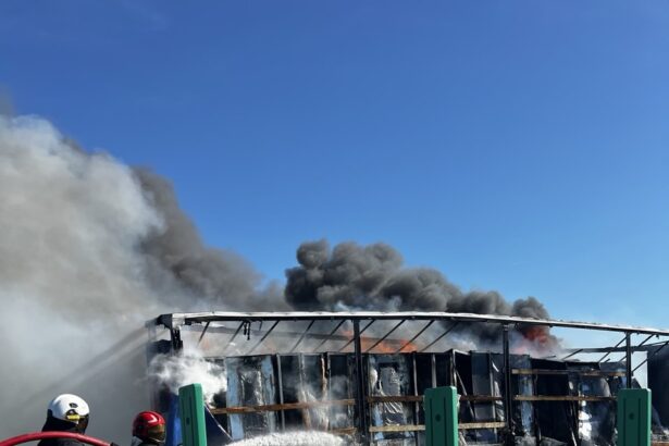 incendiu puternic pe a1 semiremorca cuprinsa de flacari in proportie de 80 6a185b4f876b7