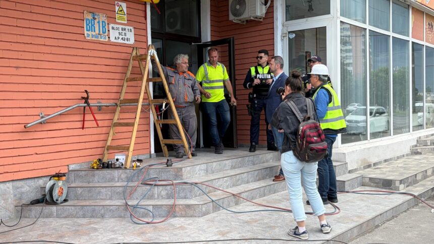 locatarii blocului din galati afectat de caderea unei drone revin in apartamente imobilul poate fi ocupat in siguranta 6a1af290a6ad9