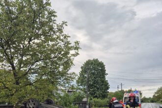masina rasturnata in bacau cinci tineri au ajuns la spital dupa un grav accident rutier 6a0b635f0a30d