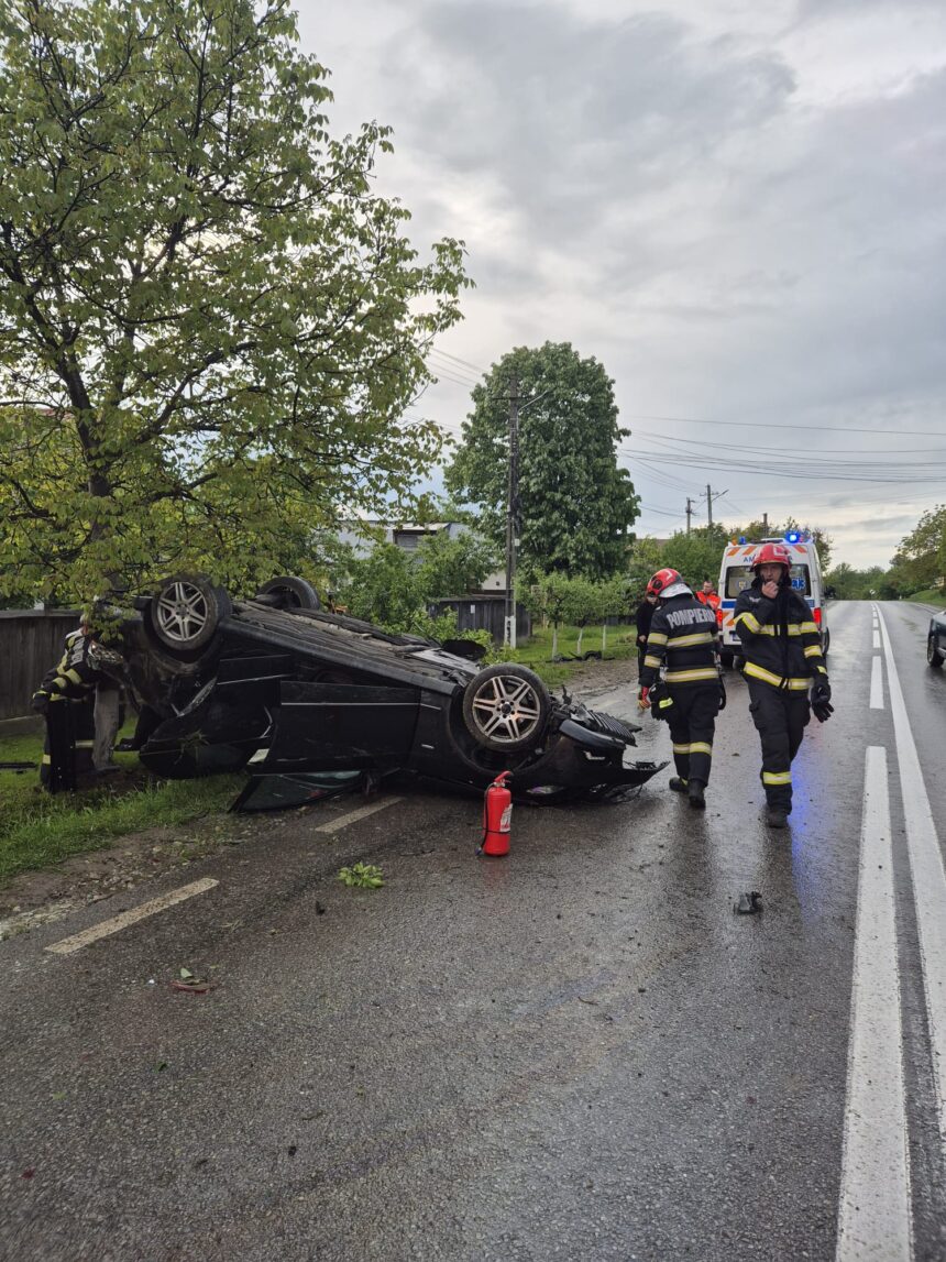 masina rasturnata in bacau cinci tineri au ajuns la spital dupa un grav accident rutier 6a0b635f0a30d
