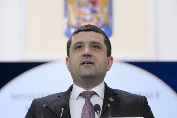 ministrul apararii nu a fost un esec al armatei a facut tot ce a putut cu echipamentele pe care le are 6a19badc9d059
