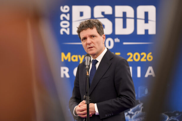 nicusor dan dupa participarea la expozitia bsda investitiile in aparare devin o prioritate 6a073a4100417