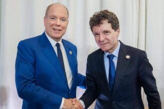 nicusor dan s a intalnit cu principele albert al ii lea de monaco in marja summitului comunitatii politice europene 69f875d11b27c