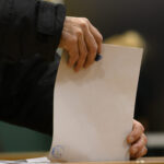 numarul cetatenilor romani cu drept de vot a scazut in ultima luna 69fb0170a2a83