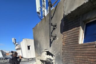 o comisie va evalua pagubele si va stabili acordarea unor ajutoare financiare de urgenta familiilor ale caror locuinte au fost afectate de prabusirea dronei la galati 6a1ad8cb86ca9
