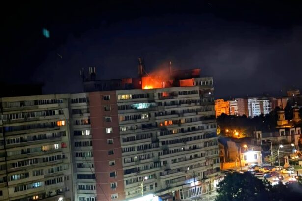 o drona s a prabusit peste un bloc de locuinte in galati explozie urmata de incendiu cel mai grav incident de la inceputul razboiului 6a18db2102df9