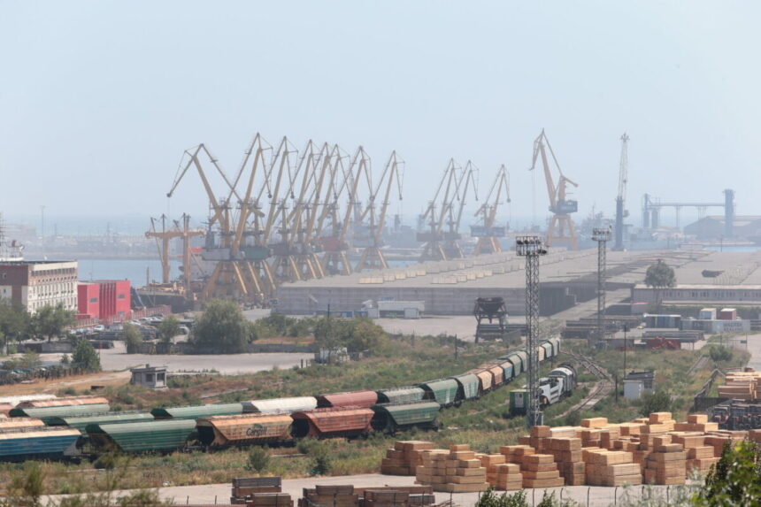 pechezitii in portul constanta este vizata si autoritatea vamala 6a0427e03e47d