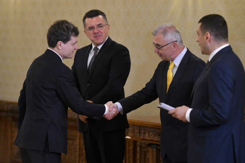 petrisor peiu reactie la contractul de consultanta al administratiei prezidentiale cu sua romania a devenit oficial un stat bananier 6a1546bfb0418