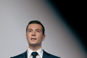 politico scenariu de cosmar in prezidentialele din franta jordan bardella ar putea ajunge presedinte in batalia cu extrema stanga si ea in crestere 6a15b03715b77