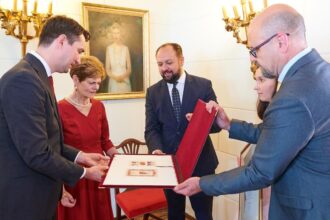 posta romana a devenit furnizor al casei regale a romaniei dupa 163 de ani de activitate 6a03340fc897c
