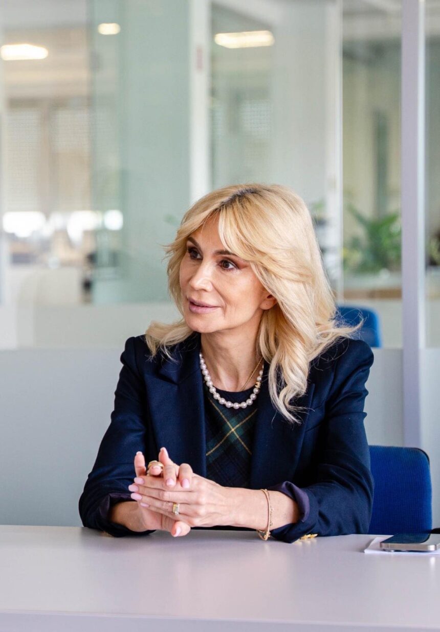 raluca turcan ilie bolojan poate duce romania pe un drum de crestere 69f60661df261