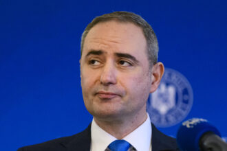 reactia ministrului finantelor la explozia cursului euro instabilitatea politica impinge leul la minim istoric 69f8de1558cdb