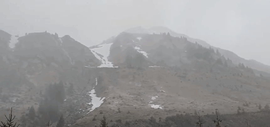 salvamont arges risc crescut de avalanse la altitudini peste 1 800 de metri turistii sfatuiti sa evite traseele unde sunt conditii meteo severe 69f62003517b0