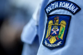 scene de groaza int un sat din timis un barbat si a amenintat tatal si copiii cu un cutit politistii au chemat un negociator 6a074cd9a752e
