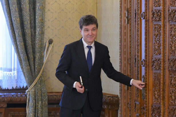 sondaj inscop presedintele nicusor dan ar rezista unui referendum de demitere 6a140b8470785