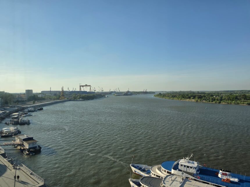 tulcea oras de granita in vreme de razboi traficul greu aduce disconfort dar si argumente pentru investitii mari primar mi as dori ca traficul sa creasca in continuare 6a0897768a21a