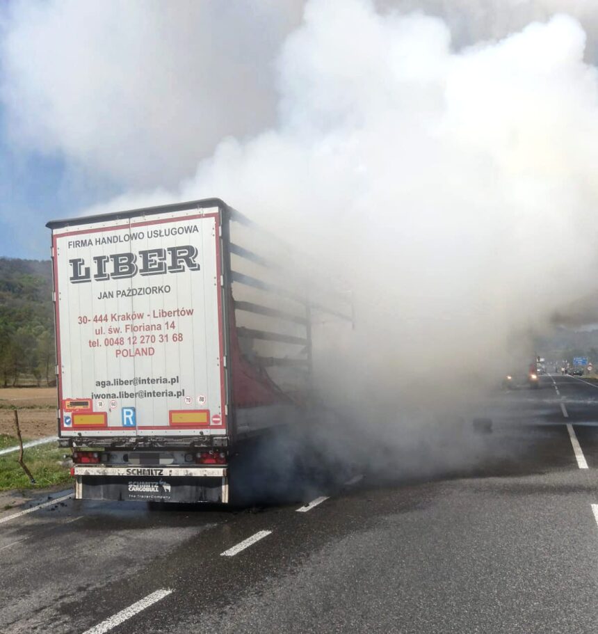 un autotren care transporta butelii a luat foc in caras severin 69f743ee3494b