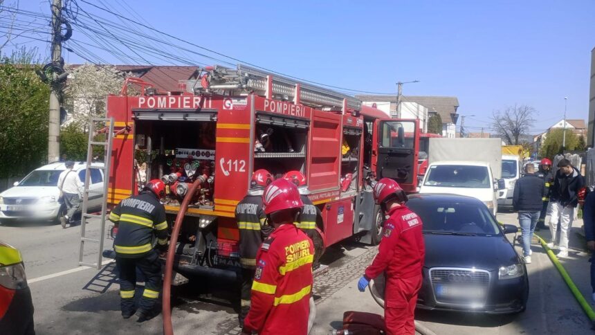 un grajd de cai un depozit de furaje si un parc auto in flacari in buzau 69f9984b1134b