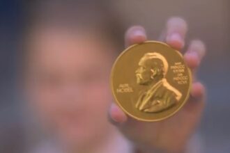 un profesor universitar a fost exclus dupa ce si ar fi inventat propriul premiu nobel si si l ar fi acordat singur 69fc6a321646d