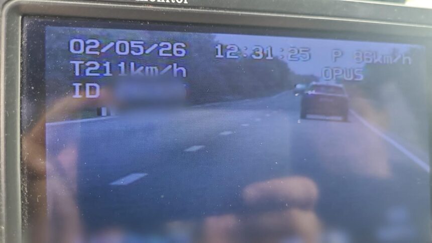 un sofer din timis prins cu peste 200 de kilometri la ora pe un drum national 69f740493a906