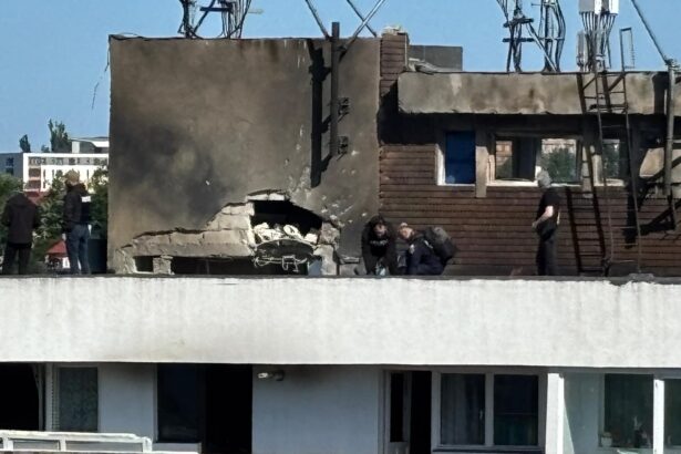 update o drona s a prabusit peste un bloc de locuinte in galati sedinta csat s a incheiat ilie bolojan nu a participat ambasadorul rusiei convocat la mae imagini in premiera 6a197cd60a27a
