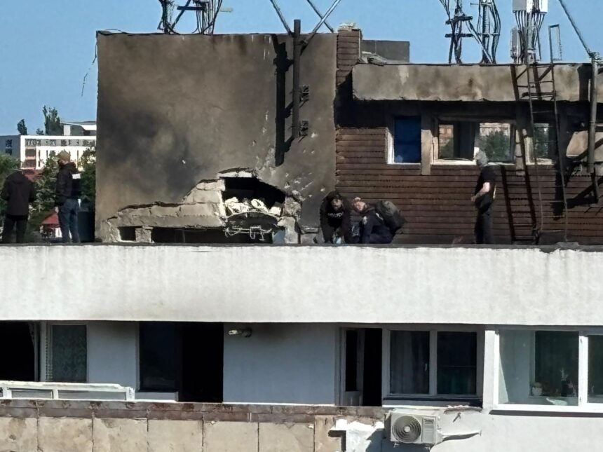 update o drona s a prabusit peste un bloc de locuinte in galati sedinta csat s a incheiat ilie bolojan nu a participat ambasadorul rusiei convocat la mae imagini in premiera 6a197cd60a27a