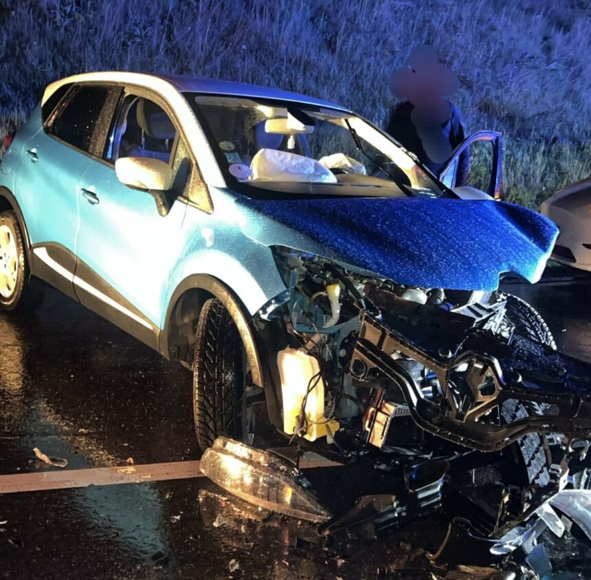 vaslui doua autoturisme s au ciocnit frontal intre localitatile laza si ivanesti trei persoane transportate la spital 69fe4ab6bf688