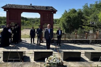 bolojan a depus o coroana de flori la cimitirul romanesc de la tiganca in memoria soldatilor romani 6a2d9d981c5e3