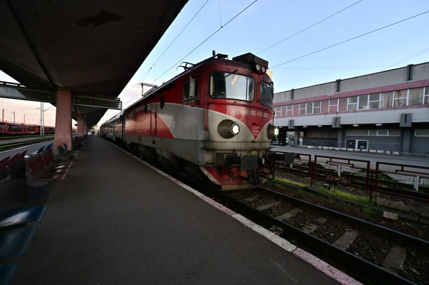 circulatie feroviara blocata mai multe trenuri cfr calatori afectate de o defectiune la o locomotiva electrica 6a2135ba88684