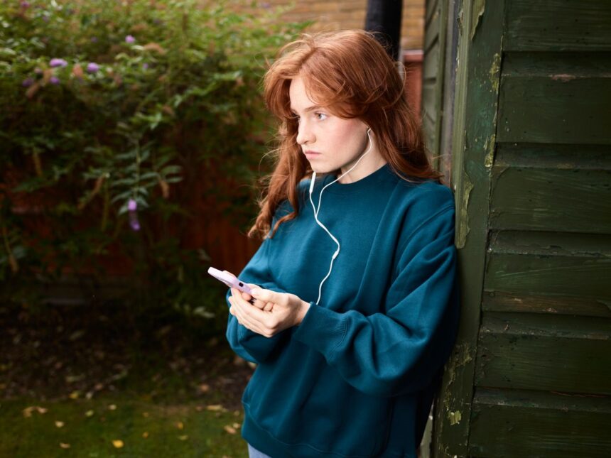 de ce sunt adolescentele cele mai afectate de retelele sociale romania printre tarile cu cele mai mari probleme 6a351aa9eb712