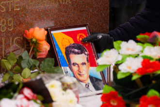 eroarea din scanteia tineretului episodul din 1989 in care ceausescu a aparut incadrat in doliu iar tiparirea a fost oprita in miez de noapte explicat de cnsas 6a32c2a1d429f