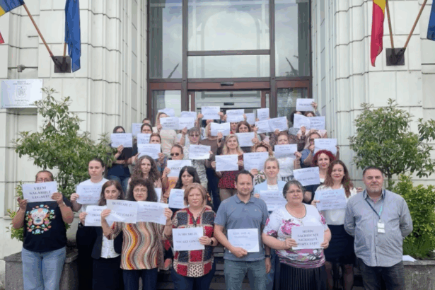 fara grefieri justitia se blocheaza grefierii protesteaza pe scarile instantelor si parchetelor impotriva legii salarizarii 6a268b1e3ef98