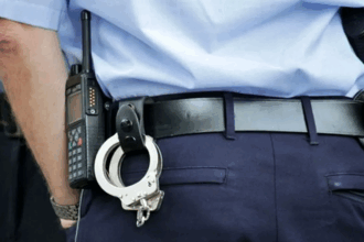 focuri de arma trase de politisti pentru a opri un conflict intre mai multe persoane in judetul olt 6a3cde288e395