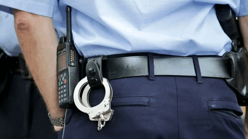 focuri de arma trase de politisti pentru a opri un conflict intre mai multe persoane in judetul olt 6a3cde288e395