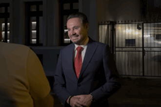 gheorghe falca anunturi despre adrian vestea in fata restaurantului unde a petrecut cu sustinatorii lui bolojan vestea s a autoexclus procedurile ce mai conteaza veti afla de biroul per 6a31be9f27683