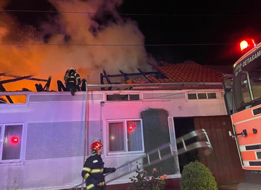 incendiu in caras severin trei locuinte au fost cuprinse de flacari in slatina timis zeci de pasari au murit 6a37856646a35