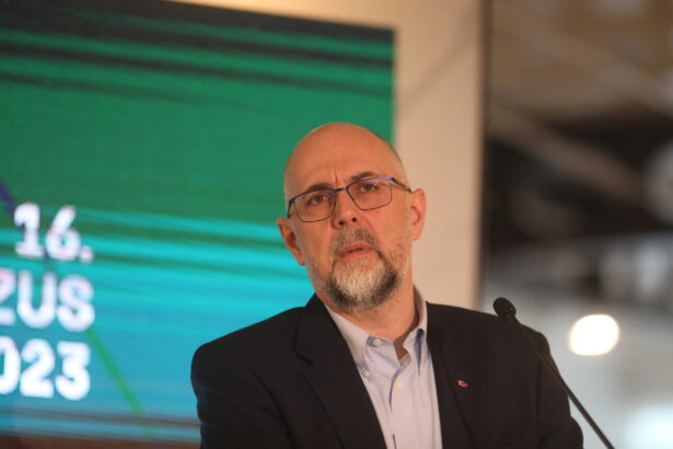 kelemen hunor spune ca exista trei variante de guvern minoritar pentru rezolvarea crizei politice 6a32897f942f8