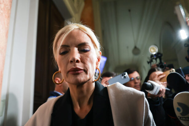 laura vicol i a facut plangere penala lui siegfried muresan dupa o postare a acestuia pe facebook fiecare raspunde pentru propriile cuvinte 6a3fc2f296de1