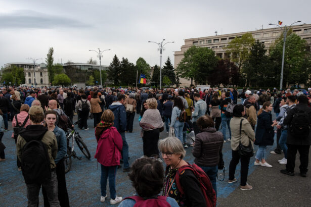 manifestatie vineri seara in piata victoriei sub sloganul e nevoie sa aparam democratia 6a34ebca292c1